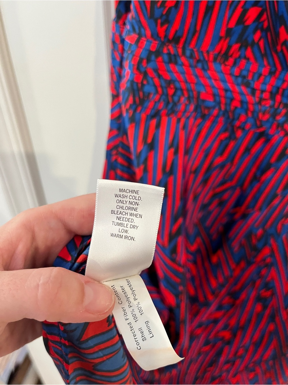 Banana Republic Red Blue Black Pattern Pleated Handkerchief Dress Size 6 - Picture 12 of 12